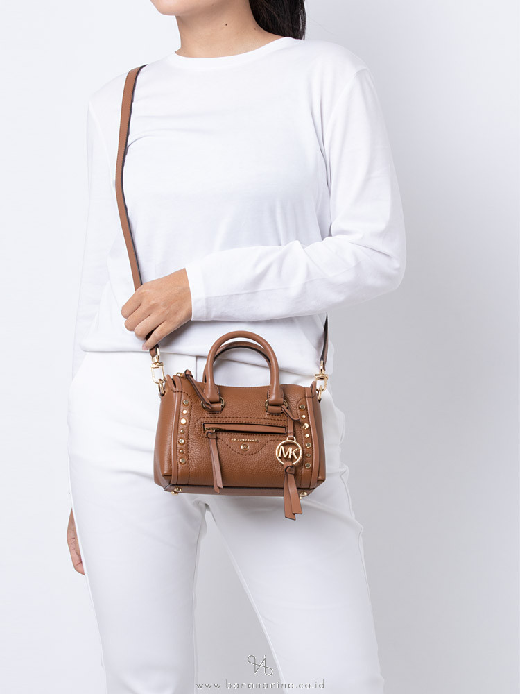 Carine small best sale pebbled leather satchel