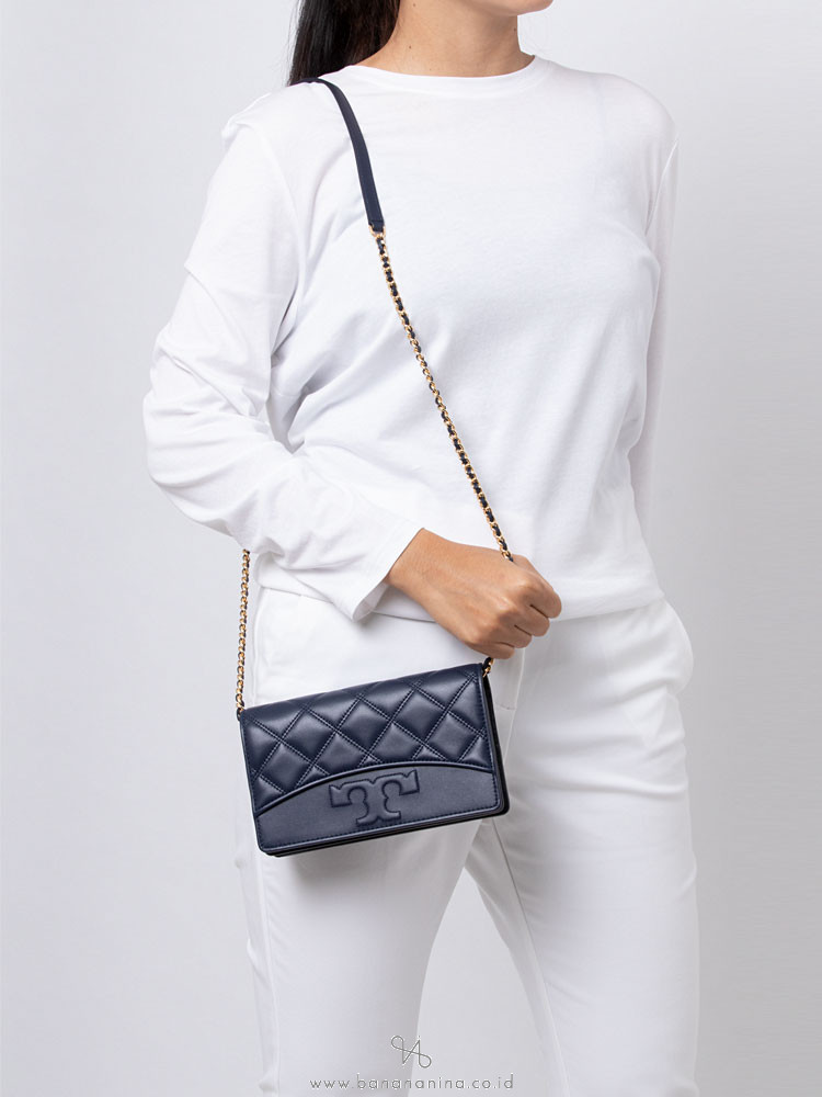 Tory burch savannah top chain wallet