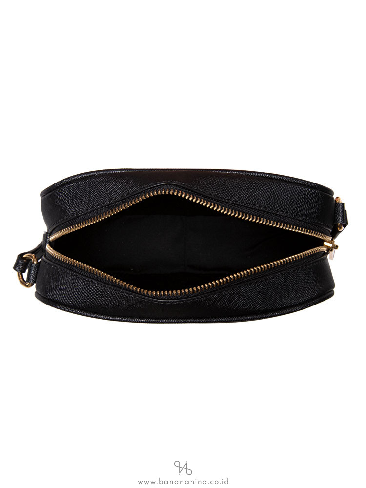 Marc Jacobs The Swifty Leather Crossbody Bag In Black M0016927