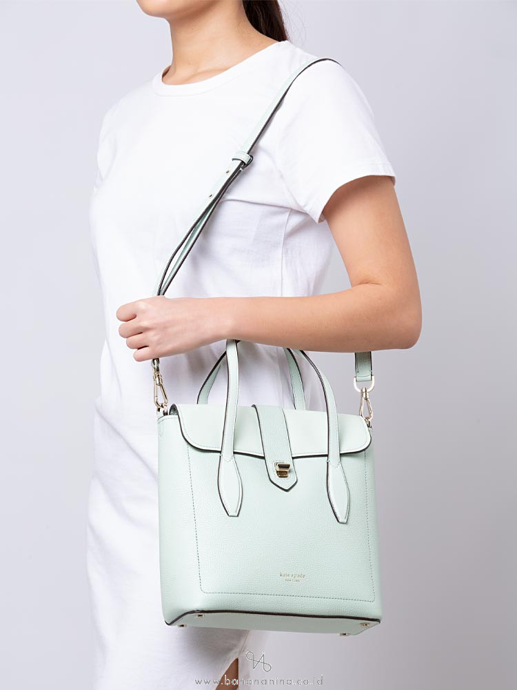 essential medium north south tote