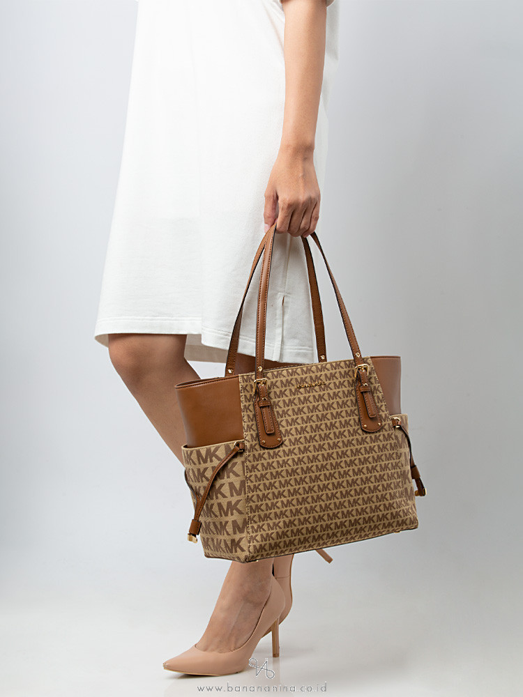 michael kors voyager signature tote bag