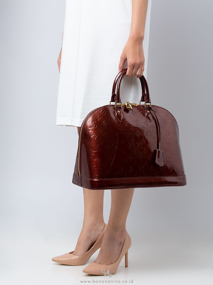 LOUIS VUITTON Amarante Monogram Vernis Alma BB Bag, Luxury, Bags & Wallets  on Carousell
