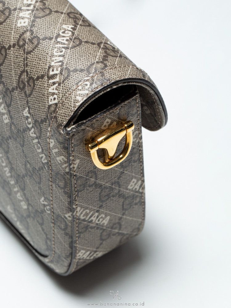BANANANINA - Sharp look is guaranteed when Gucci Bag is paired with your  outfit. . Gucci GG Vintage Web Canvas Boston Bag Navy . #shopatbanananina  #banananina #bagsandmore #gucci