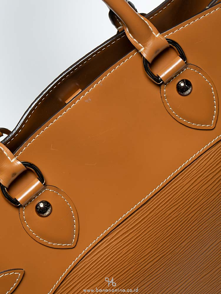 Louis Vuitton Epi Leather Canne Messenger Bag Ivory