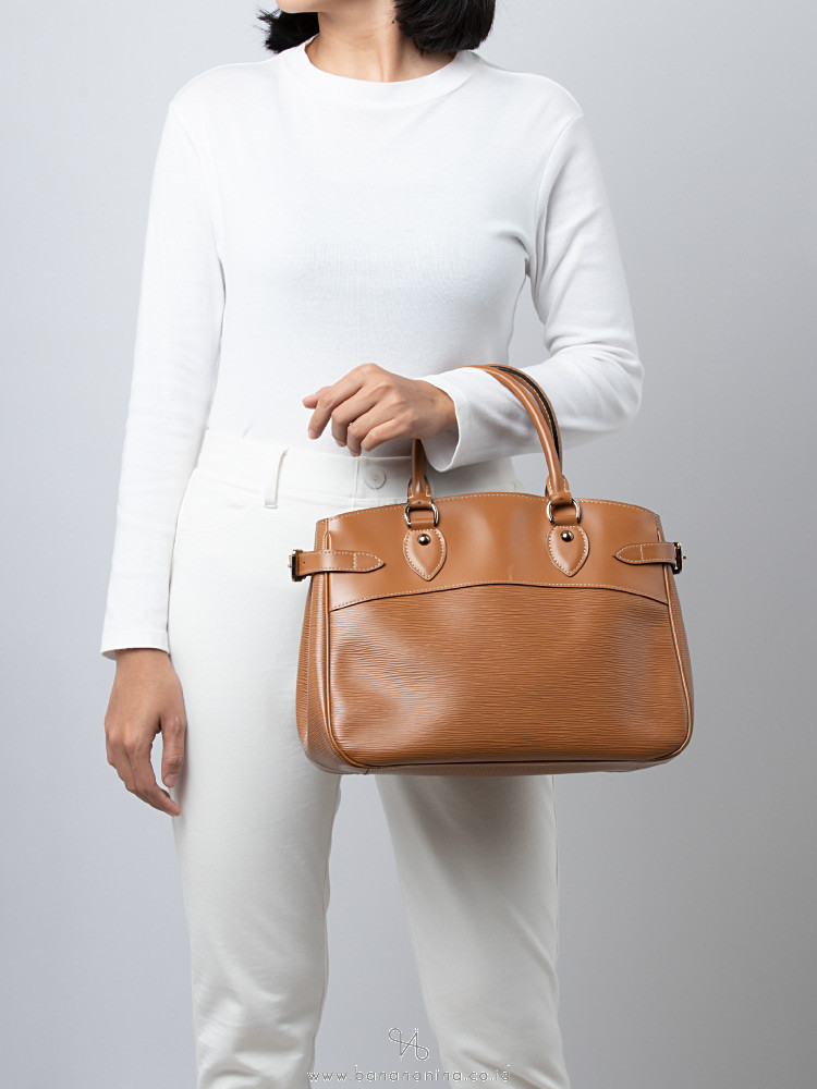 LOUIS VUITTON PASSY EPI PM - Designer Handbags for SALE