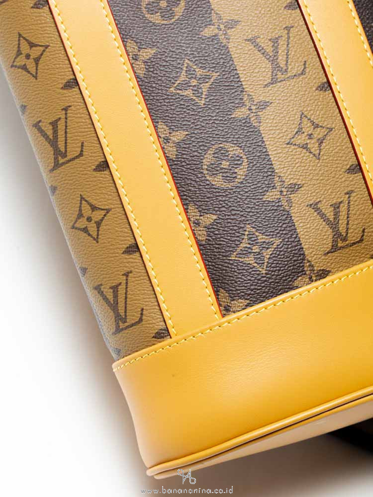 New LOUIS VUITTON NIGO M45968 Randonnee Messenger Shoulder Bag Monogram  Stripes