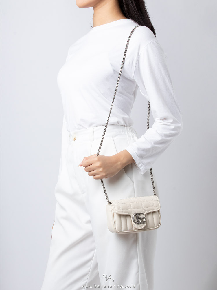 Gucci Super Mini GG Marmont Matelasse Crossbody Bag 476433 White Leather  Pony-style calfskin ref.1009502 - Joli Closet