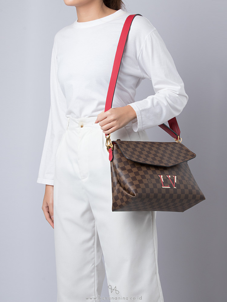 YES! YOU DO NEED THIS BAG!!  Louis Vuitton Beaubourg MM Reveal