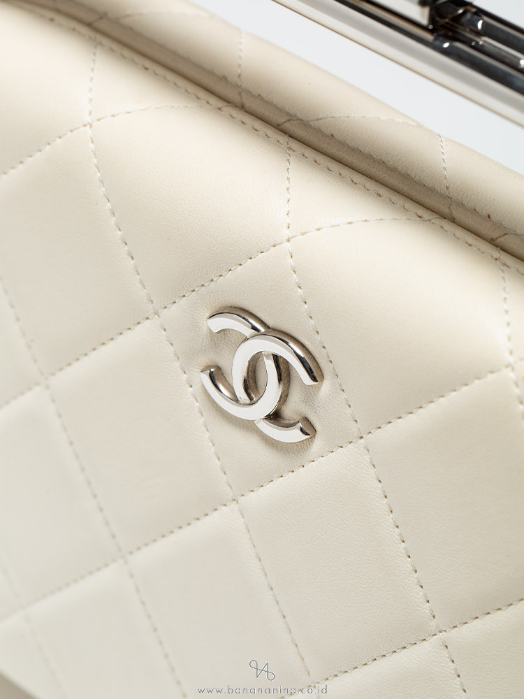 Chanel Lambskin Metal Bar Convertible Clutch White