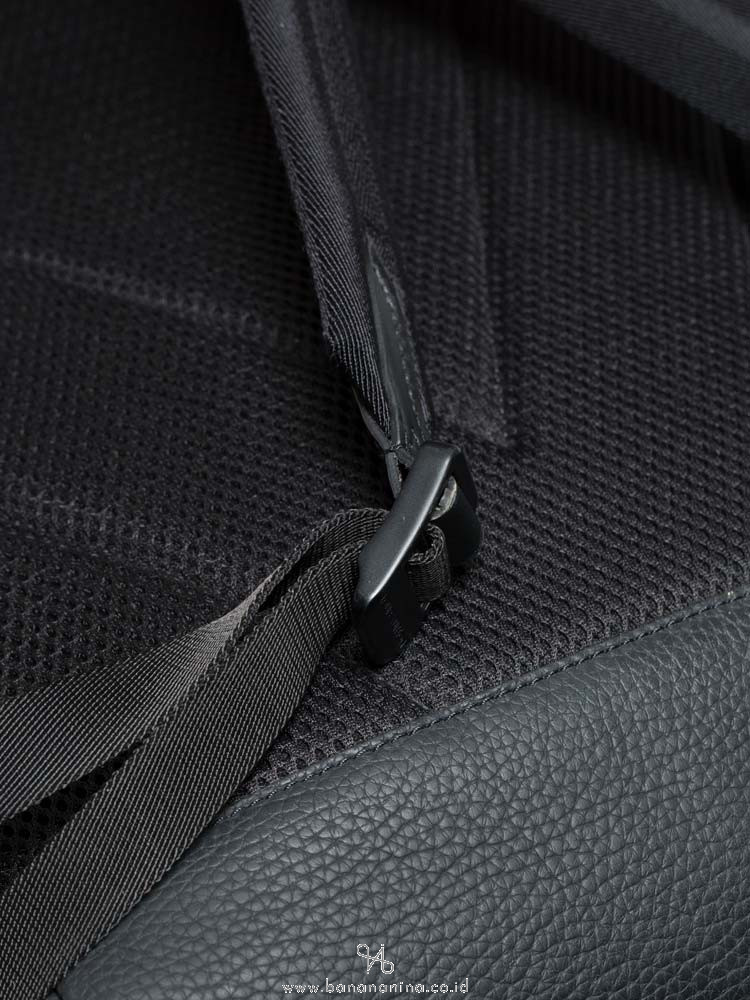 Louis Vuitton Christopher Slim Taurillon Leather Black Backpack M58644  Preowned ref.674181 - Joli Closet
