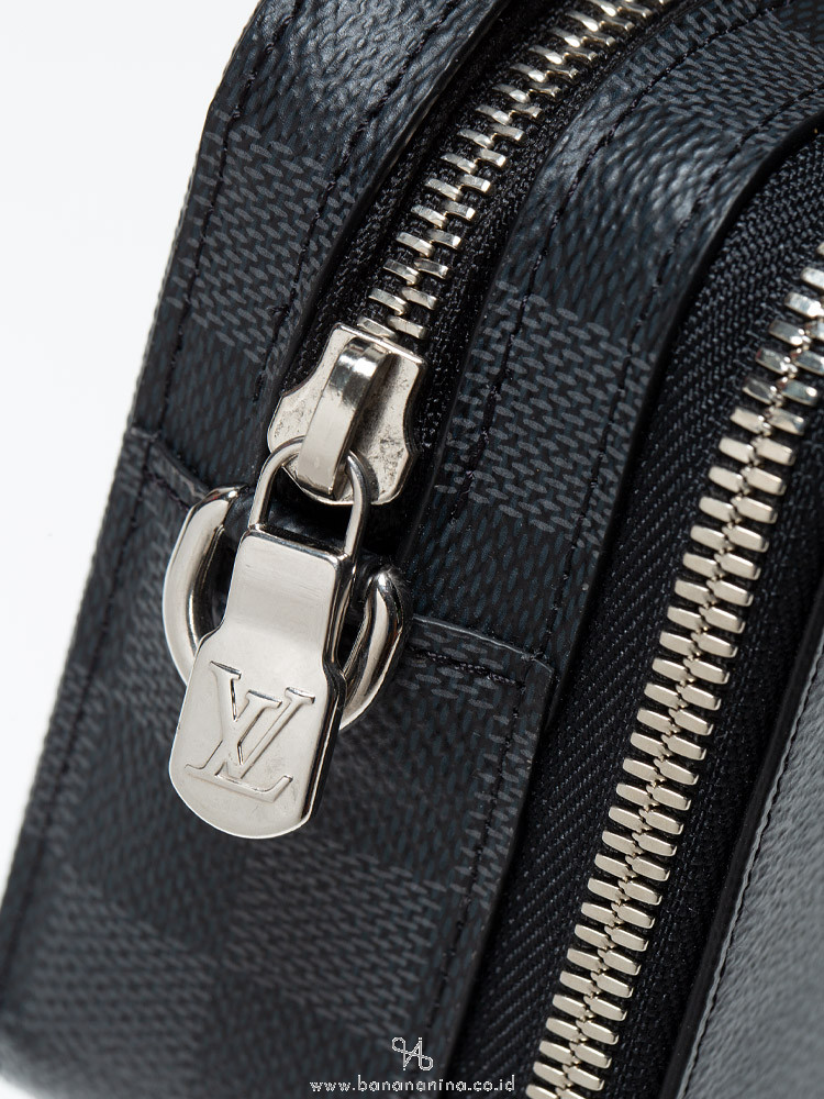 Louis Vuitton - Damier Graphite Alpha Wearable Wallet - - Catawiki