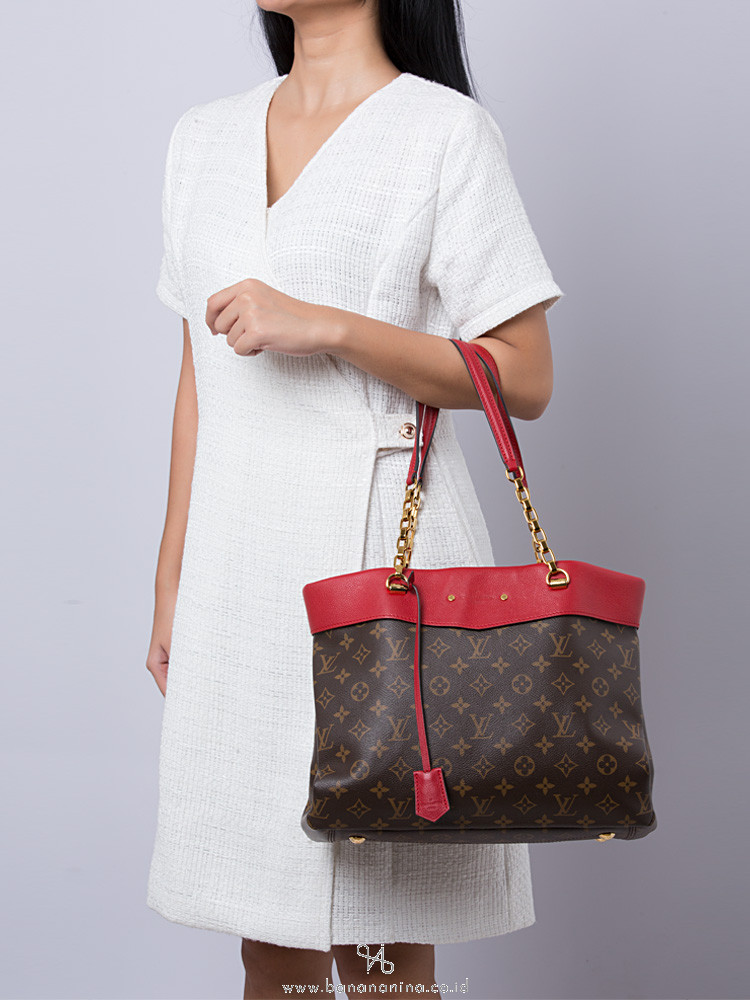 Louis Vuitton Pallas Shopper Chain Shoulder Bag