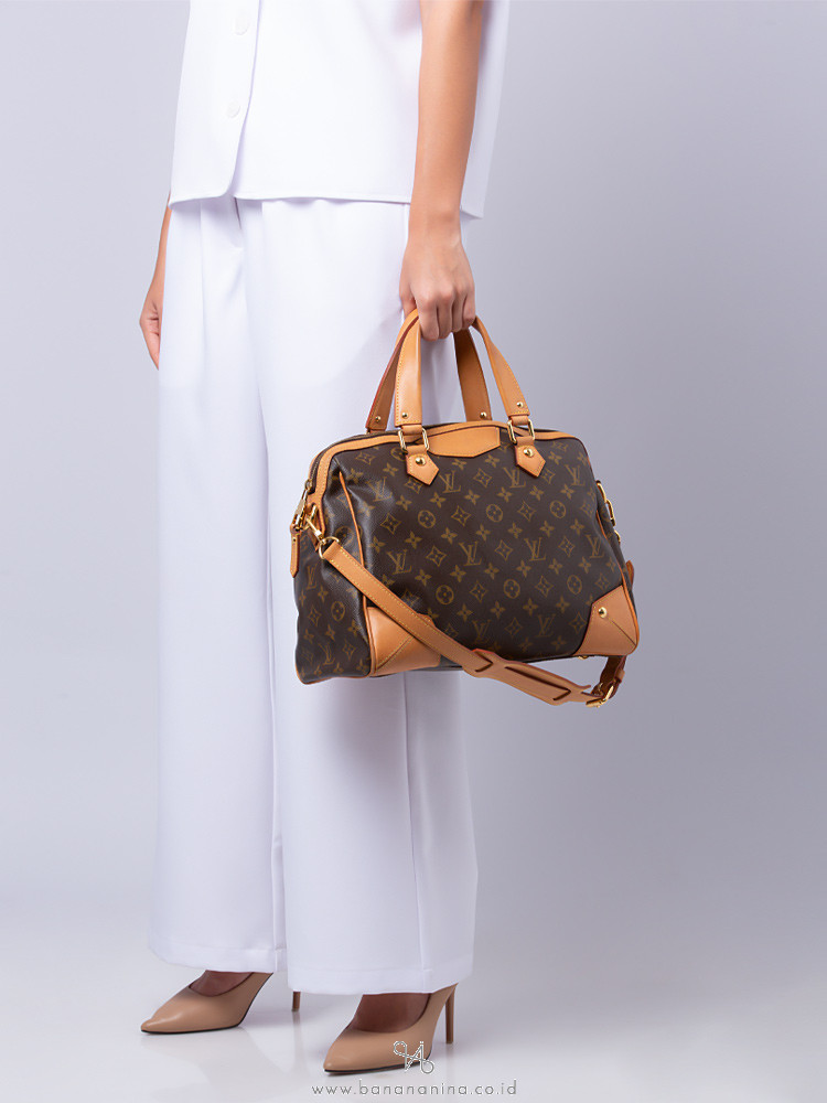 BANANANINA - A lovely carry-all shoulder bag from Louis Vuitton