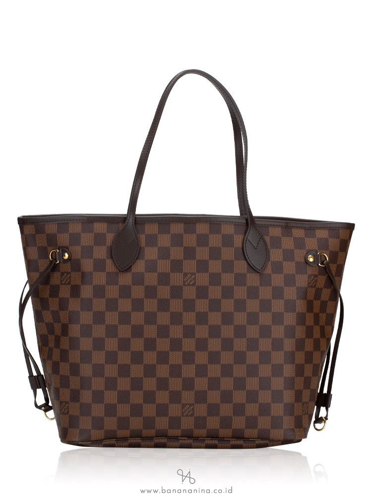 How to turn the Louis Vuitton Neverfull MM into a crossbody bag