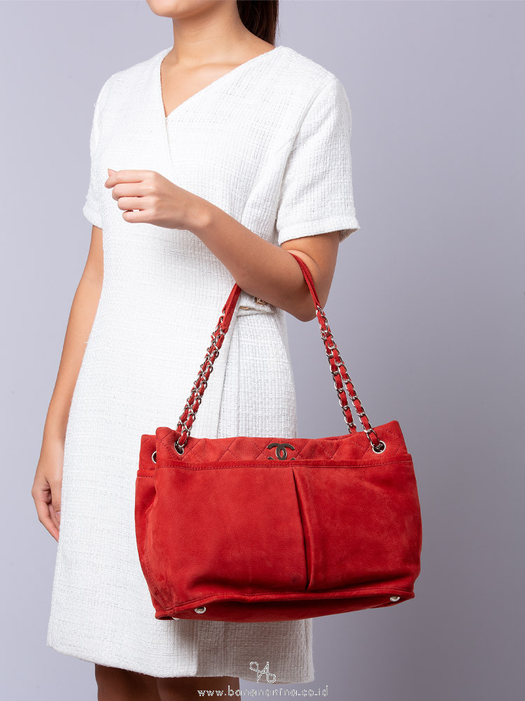 Chanel Ultra Soft Nubuck Natural Beauty Tote Red