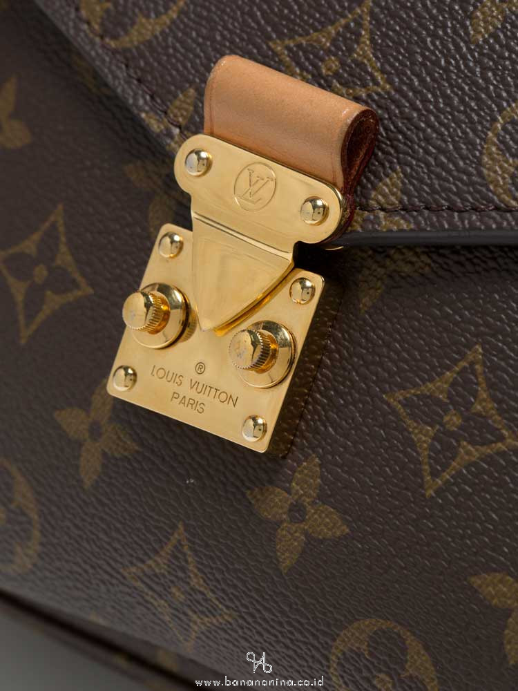 Louis Vuitton Monogram Pochette Metis