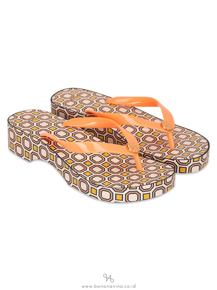 tory burch daisy flip flops