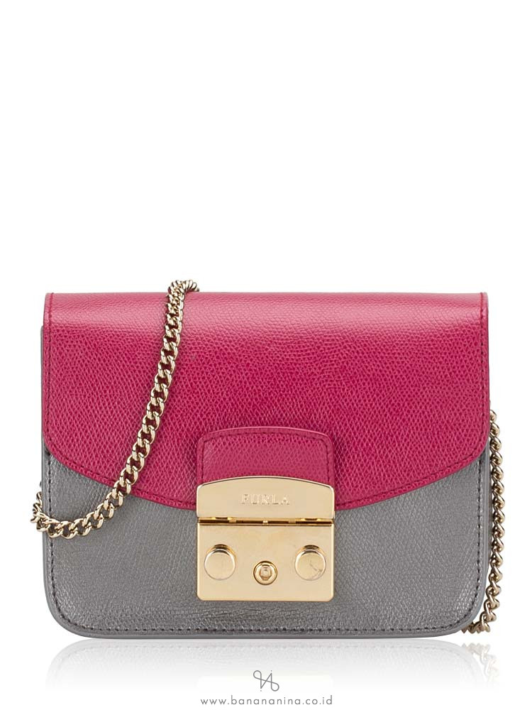 Furla bag with changeable flap clearance
