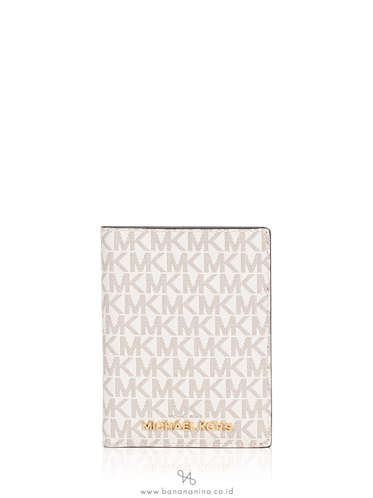 MICHAEL KORS Jet Set Travel Signature Medium Passport Case Vanilla