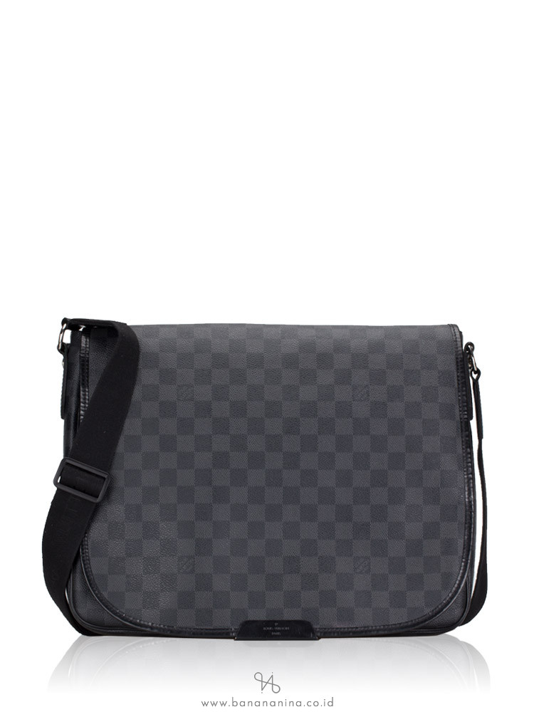 Louis Vuitton Men Damier Graphite Daniel Gm