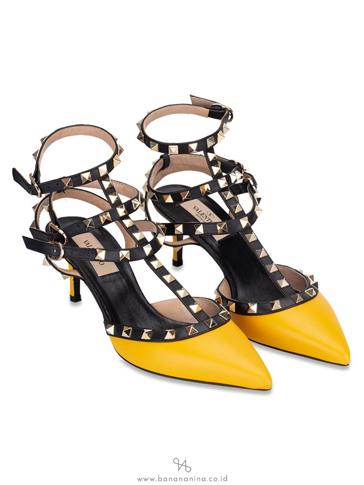 black on black valentino rockstud