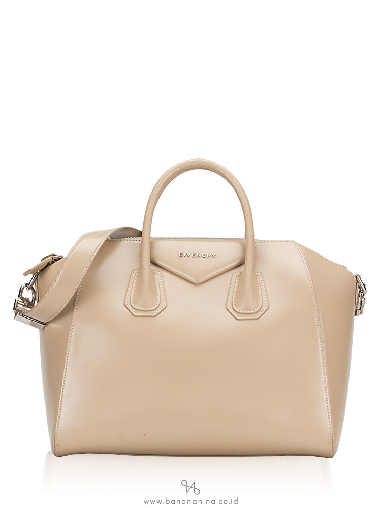 GIVENCHY Shiny Lord Medium Antigona Light Beige