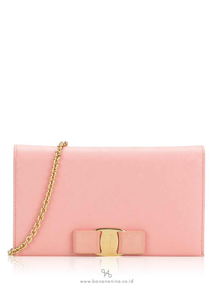 Ferragamo wallet on on sale chain
