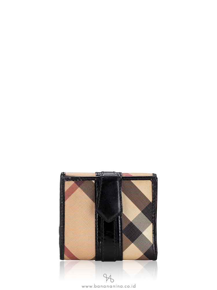 Burberry vs louis hot sale vuitton wallet