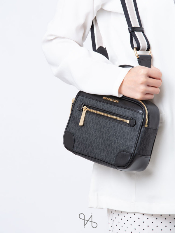 michael michael kors metallic deco small camera bag
