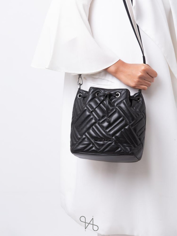 michael kors peyton bucket bag